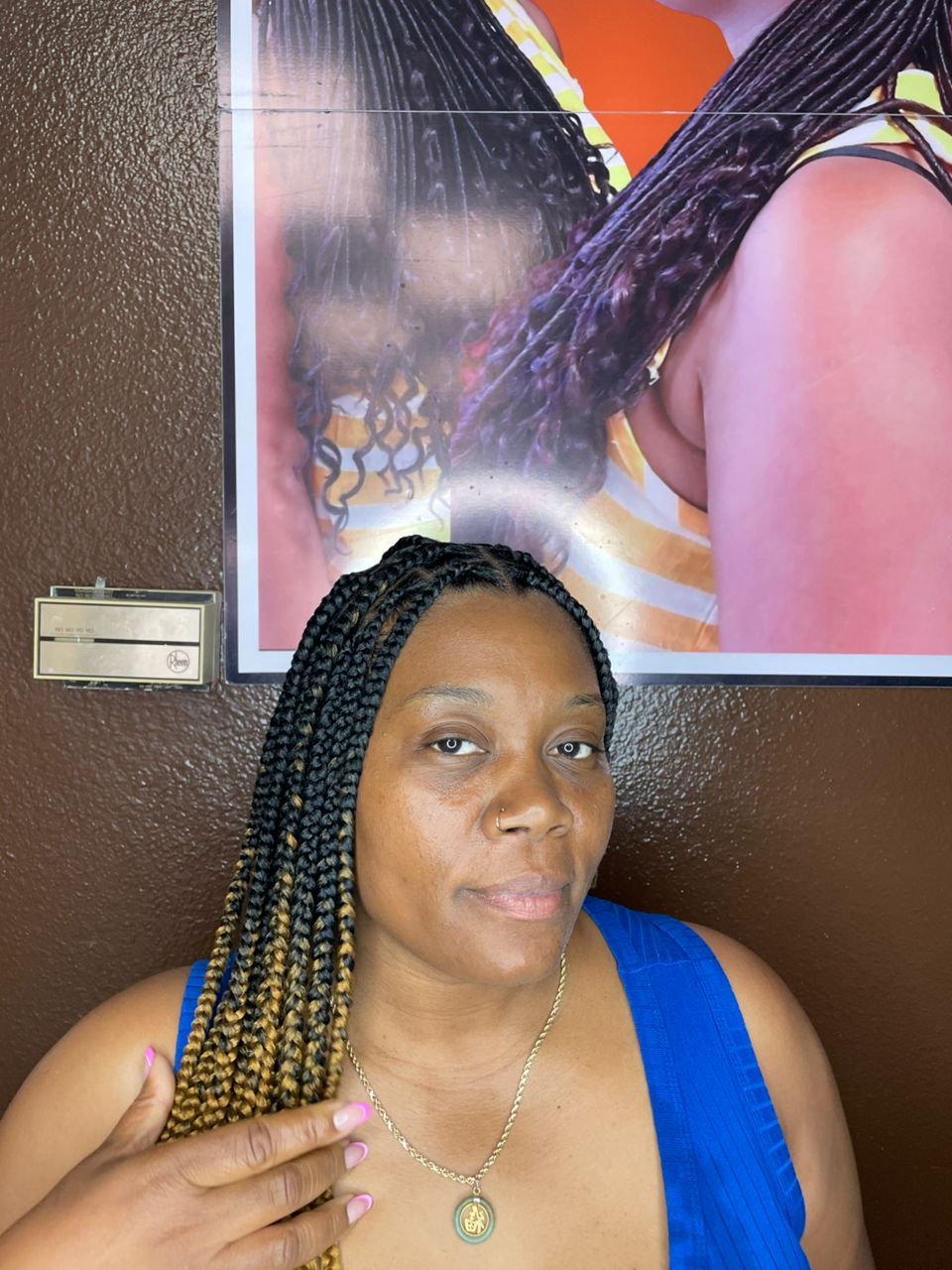 Long ombre knotless box braids from black to honey blonde